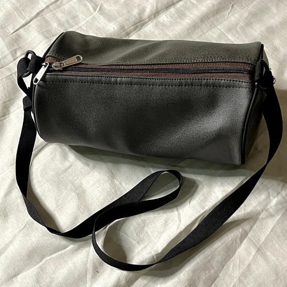 Soft leather cylinder sling bag light weight - Picture 8 of 9